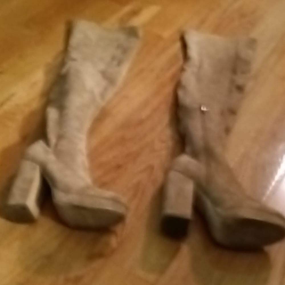 Thigh high tan suede hardwood apartment boots worn once